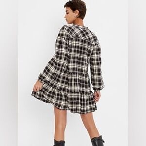 Small Gap Plaid Tiered Mini dress, black & white. Flannel material EUC